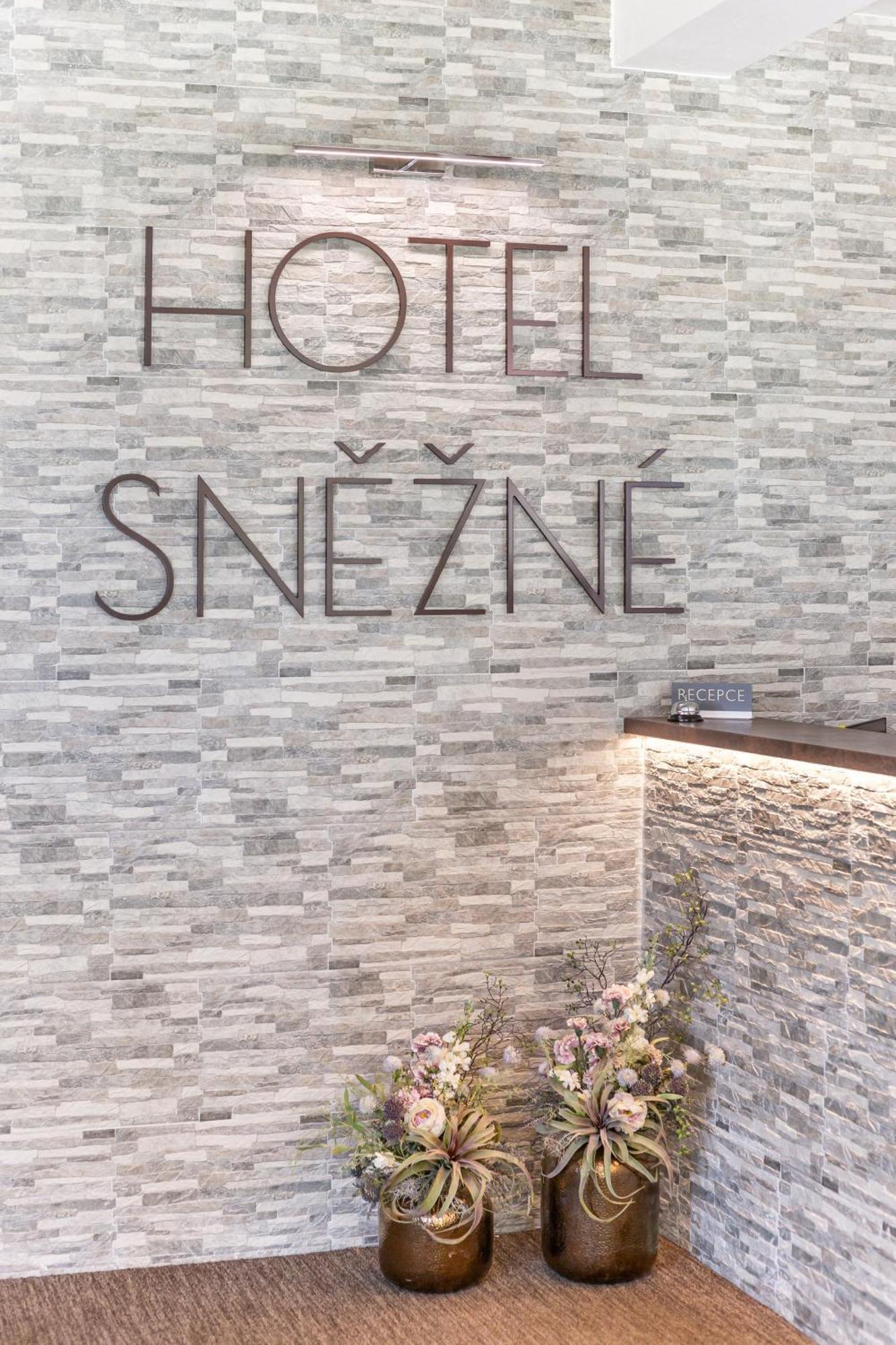 Hotel Snezne Екстер'єр фото