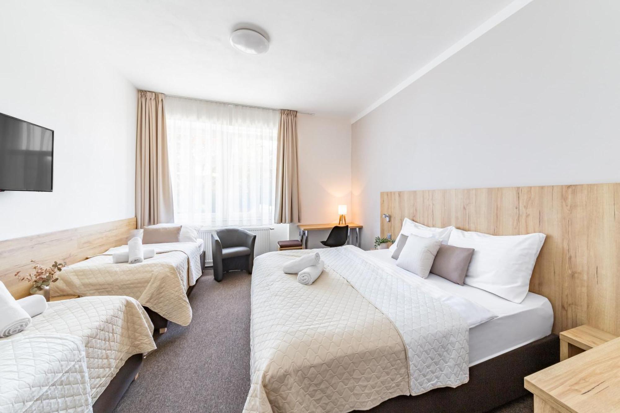 Hotel Snezne Екстер'єр фото